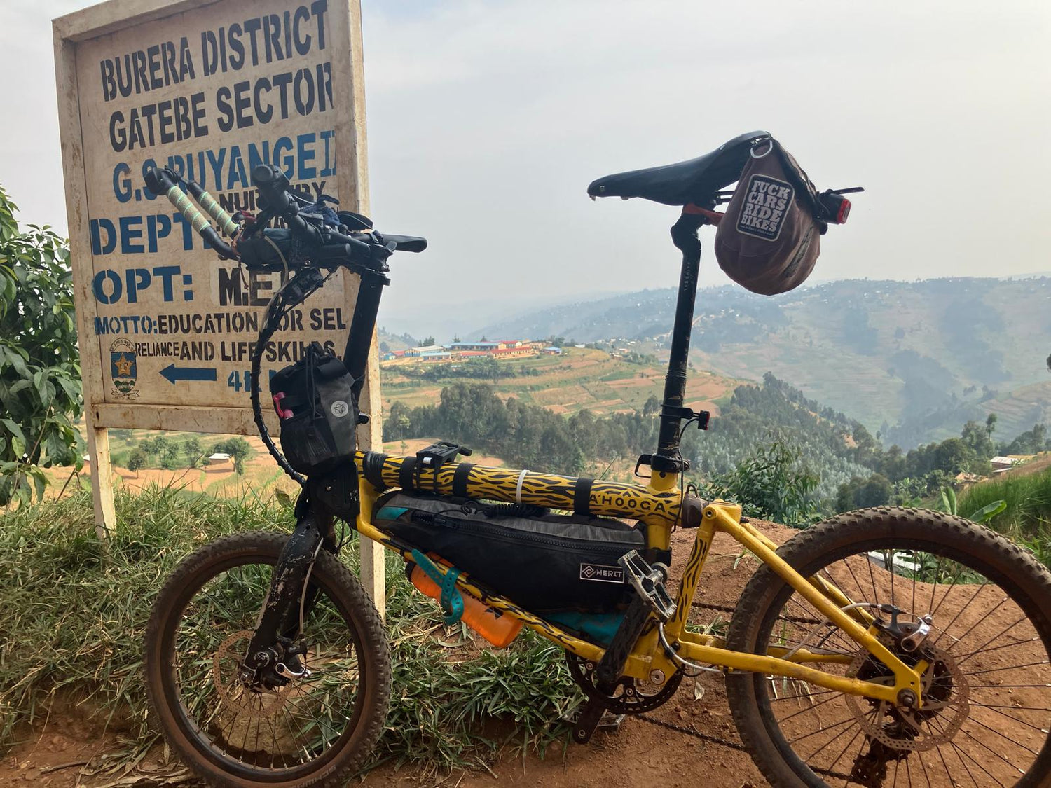 UNE COURSE D'ULTRA-ENDURANCE SUR UN VELO PLIANT